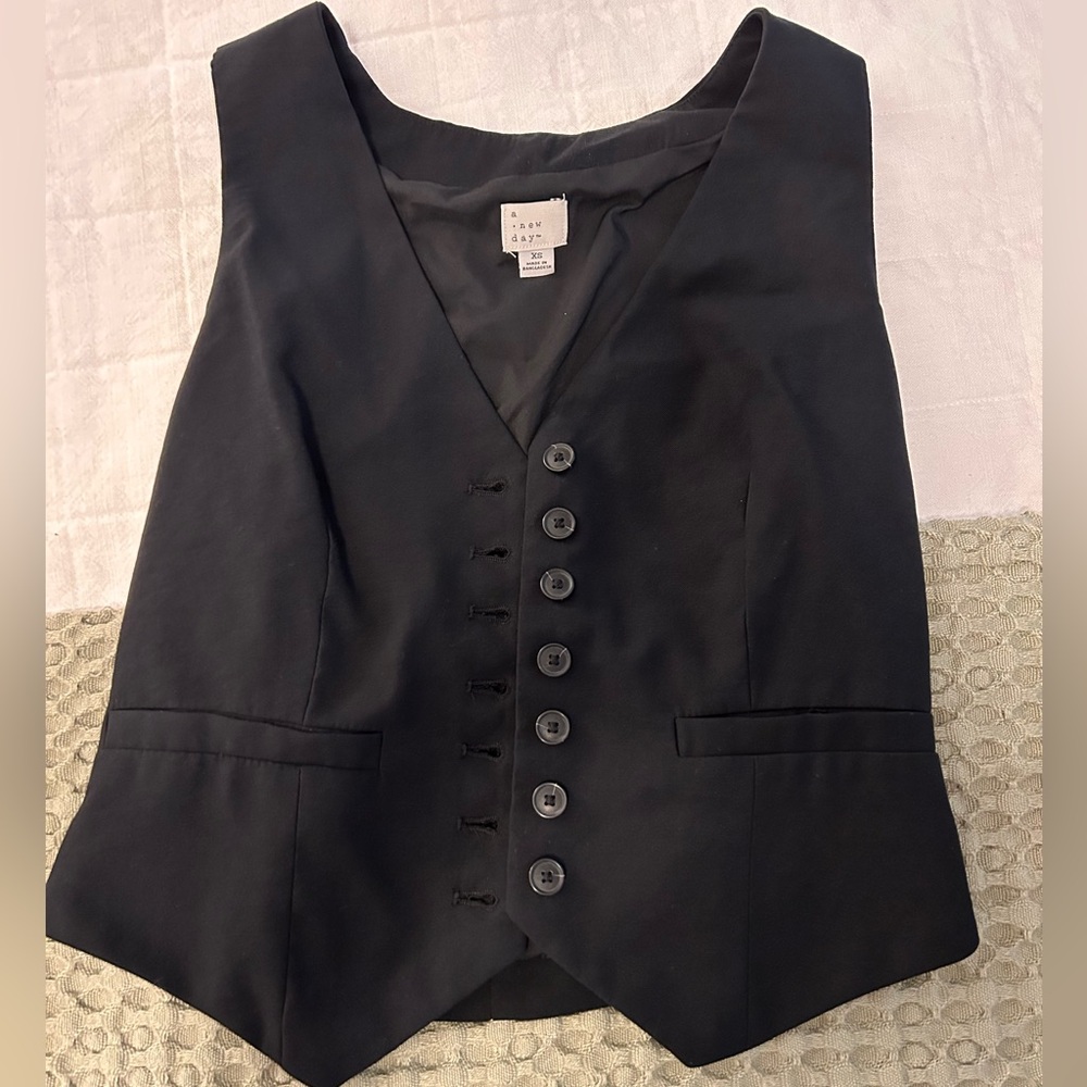 Target a new day black vest
